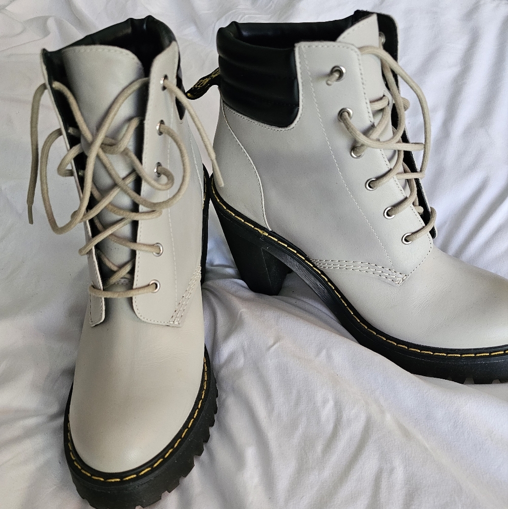 Doc Martin boots sz 8 grey